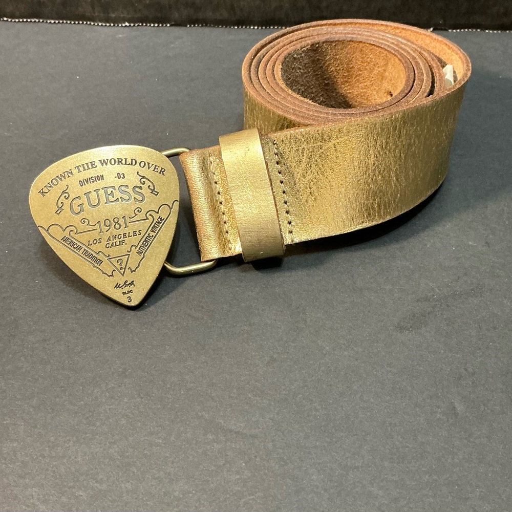 GUESS 1981 Guitar Pick Buckle Metallic Leather Belt Gold Size L Fits 36–41